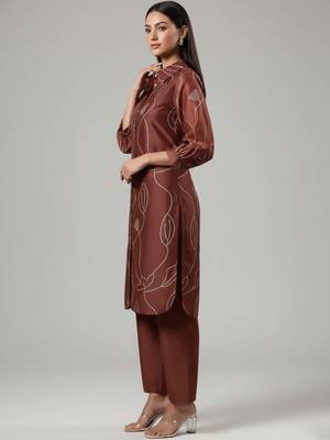 Women Bandhani Printed Regular Chanderi Silk Kurta with Trousers 3