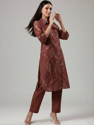 Women Bandhani Printed Regular Chanderi Silk Kurta with Trousers 4