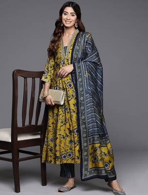 Floral Printed Sequinned Chanderi Silk Straight Kurta With Trouser & Dupatta 1