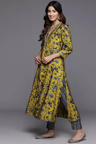 Floral Printed Sequinned Chanderi Silk Straight Kurta With Trouser & Dupatta