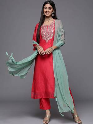 Floral Yoke Design Sequinned Kurta With Trousers & Dupatta 1