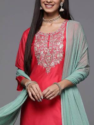 Floral Yoke Design Sequinned Kurta With Trousers & Dupatta 2