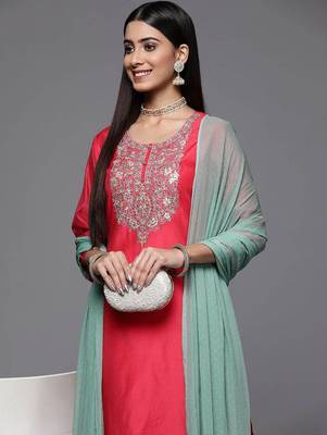 Floral Yoke Design Sequinned Kurta With Trousers & Dupatta 6