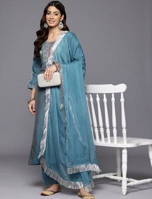 Floral Yoke Design Sequinned Kurta with Trousers & Dupatta 7