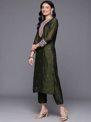 Ethnic Motifs Embroidered Kurta With Trousers & Dupatta 6