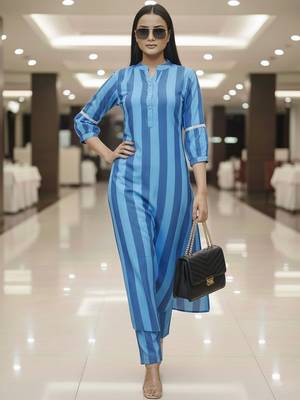 Women Printed Regular Kurta with Trousers 3