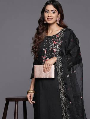 Floral Embroidered Thread Work Kurta with Trousers & Dupatta 2