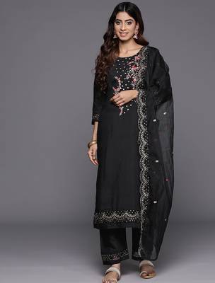 Floral Embroidered Thread Work Kurta with Trousers & Dupatta 6