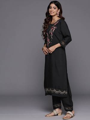 Floral Embroidered Thread Work Kurta with Trousers & Dupatta 7