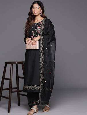 Floral Embroidered Thread Work Kurta with Trousers & Dupatta 1