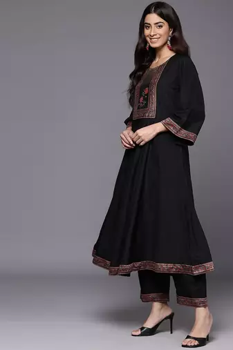 Women Floral Yoke Design Sequinned Kurta with Trousers & Dupatta