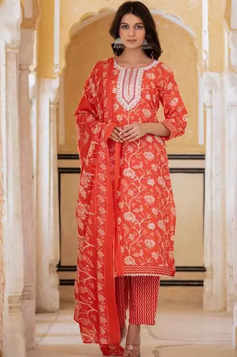 Floral Printed Regular Thread Work Kurta with Trousers & With Dupatta