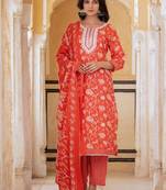 Floral Printed Regular Thread Work Kurta with Trousers & With Dupatta