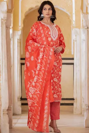 Floral Printed Regular Thread Work Kurta with Trousers & With Dupatta