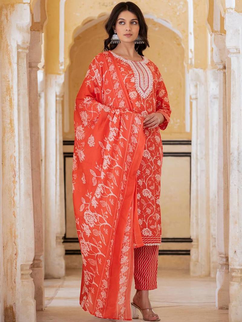 Floral Printed Regular Thread Work Kurta with Trousers & With Dupatta