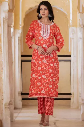 Floral Printed Regular Thread Work Kurta with Trousers & With Dupatta