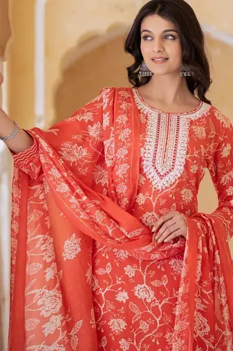 Floral Printed Regular Thread Work Kurta with Trousers & With Dupatta