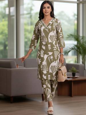Women Printed Regular Pure Cotton Kurta with Trousers 6