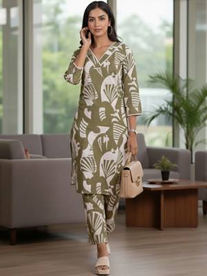 Women Printed Regular Pure Cotton Kurta with Trousers 7