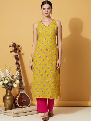 Women Ethnic Motifs Printed Regular Kurta with Trousers 1