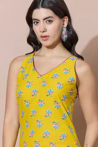 Women Ethnic Motifs Printed Regular Kurta with Trousers
