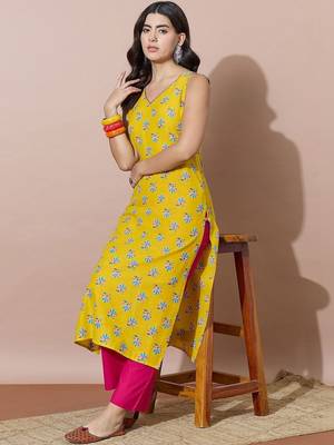 Women Ethnic Motifs Printed Regular Kurta with Trousers 7