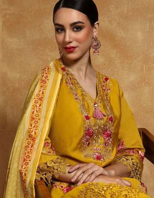 Women Floral Embroidered Regular Thread Work Pure Cotton Kurta with Trousers & With Dupatta 2