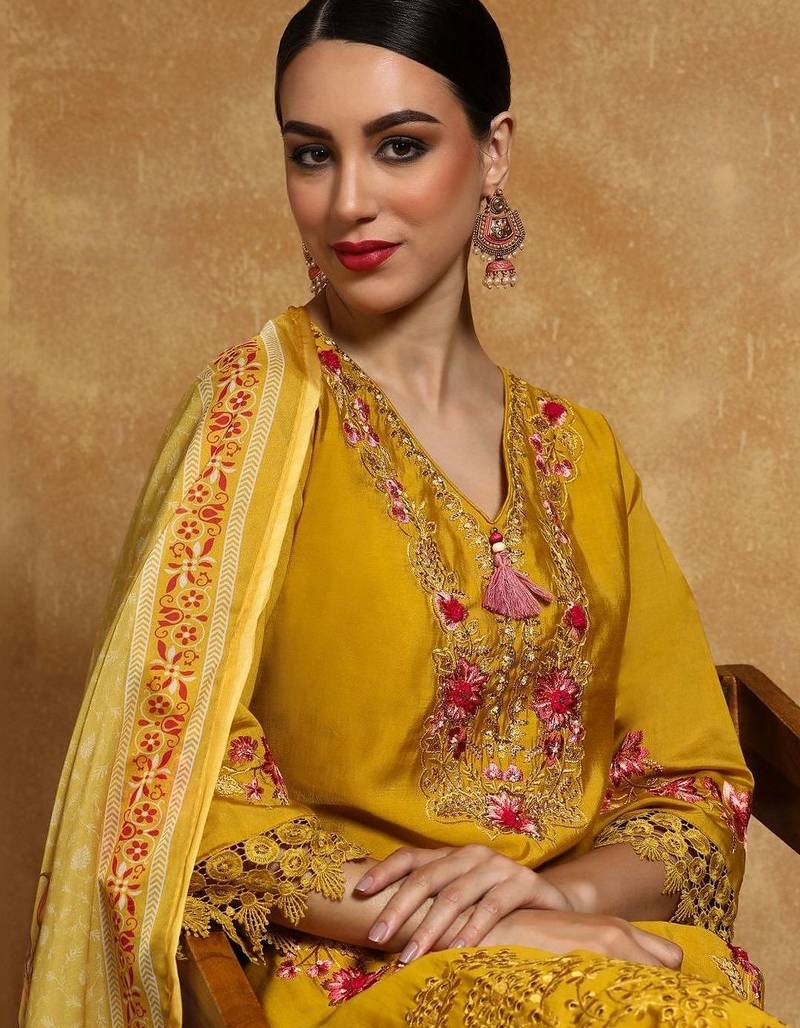 Women Floral Embroidered Regular Thread Work Pure Cotton Kurta with Trousers & With Dupatta