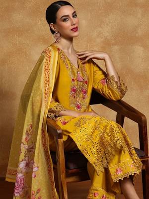 Women Floral Embroidered Regular Thread Work Pure Cotton Kurta with Trousers & With Dupatta 3