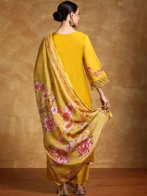 Women Floral Embroidered Regular Thread Work Pure Cotton Kurta with Trousers & With Dupatta 5