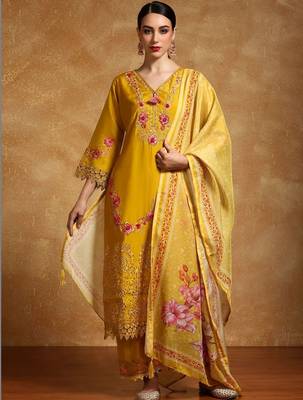Women Floral Embroidered Regular Thread Work Pure Cotton Kurta with Trousers & With Dupatta 6