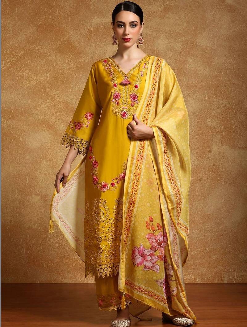 Women Floral Embroidered Regular Thread Work Pure Cotton Kurta with Trousers & With Dupatta