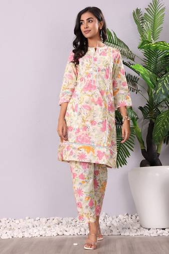 Women Floral Printed Regular Pure Cotton Kurti with Trousers