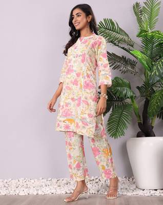 women floral printed regular  cotton kurti with trousers 3
