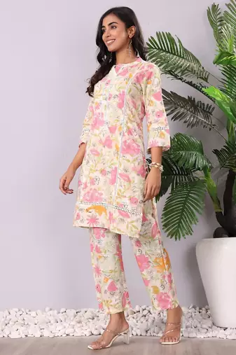 Women Floral Printed Regular Pure Cotton Kurti with Trousers
