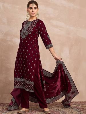 Women Ethnic Motifs Embroidered Regular Thread Work Velvet Kurta with Trousers & With Dupatta 2