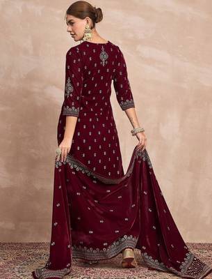 Women Ethnic Motifs Embroidered Regular Thread Work Velvet Kurta with Trousers & With Dupatta 5