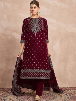 Ethnic Motifs Embroidered Zari Velvet Straight Kurta With Trousers & Dupatta 5