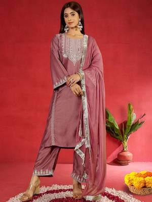 Floral Embroidered Round Neck Zari Straight Kurta with Trousers & Dupatta 1