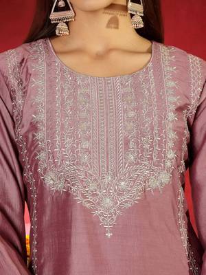 Floral Embroidered Round Neck Zari Straight Kurta with Trousers & Dupatta 2