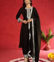 Floral Embroidered Round Neck Zari Straight Kurta With Trousers & Dupatta