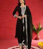 Floral Embroidered Round Neck Zari Straight Kurta With Trousers & Dupatta
