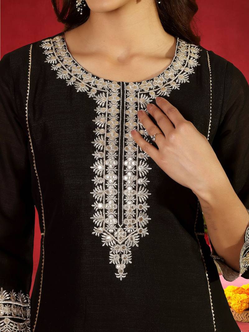 Floral Embroidered Round Neck Zari Straight Kurta With Trousers & Dupatta