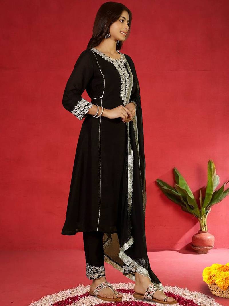 Floral Embroidered Round Neck Zari Straight Kurta With Trousers & Dupatta