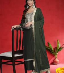 Floral Embroidered Round Neck Pure Cotton Straight Kurta With Trousers & Dupatta