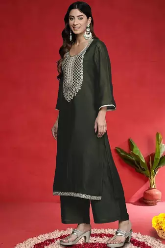 Floral Embroidered Round Neck Pure Cotton Straight Kurta With Trousers & Dupatta