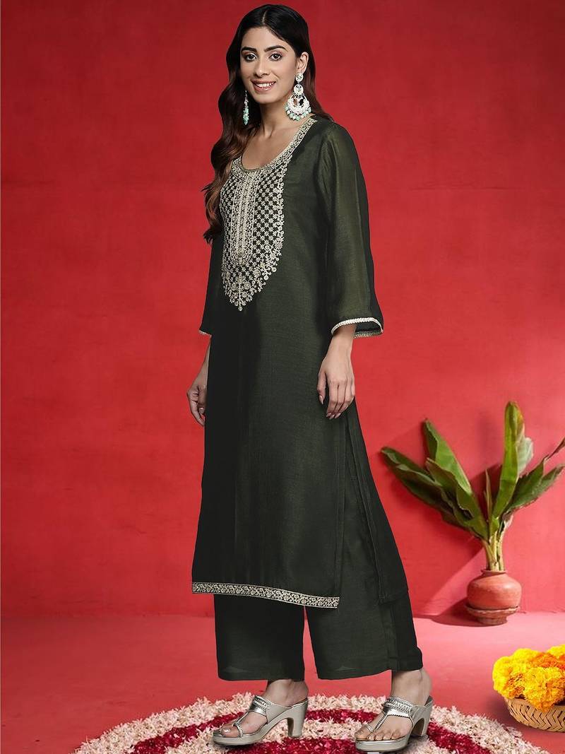 Floral Embroidered Round Neck Pure Cotton Straight Kurta With Trousers & Dupatta
