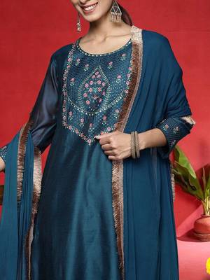 Women Ethnic Motifs Embroidered Kurta with Trouser & Dupatta 2