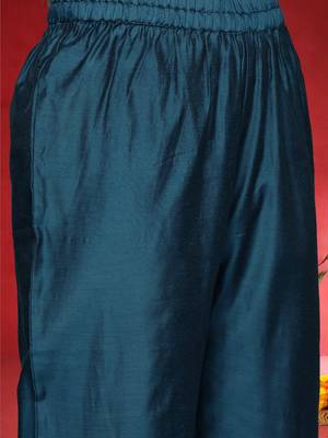 Women Ethnic Motifs Embroidered Kurta with Trouser & Dupatta 3