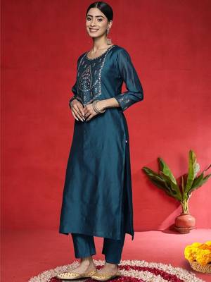 Women Ethnic Motifs Embroidered Kurta with Trouser & Dupatta 4